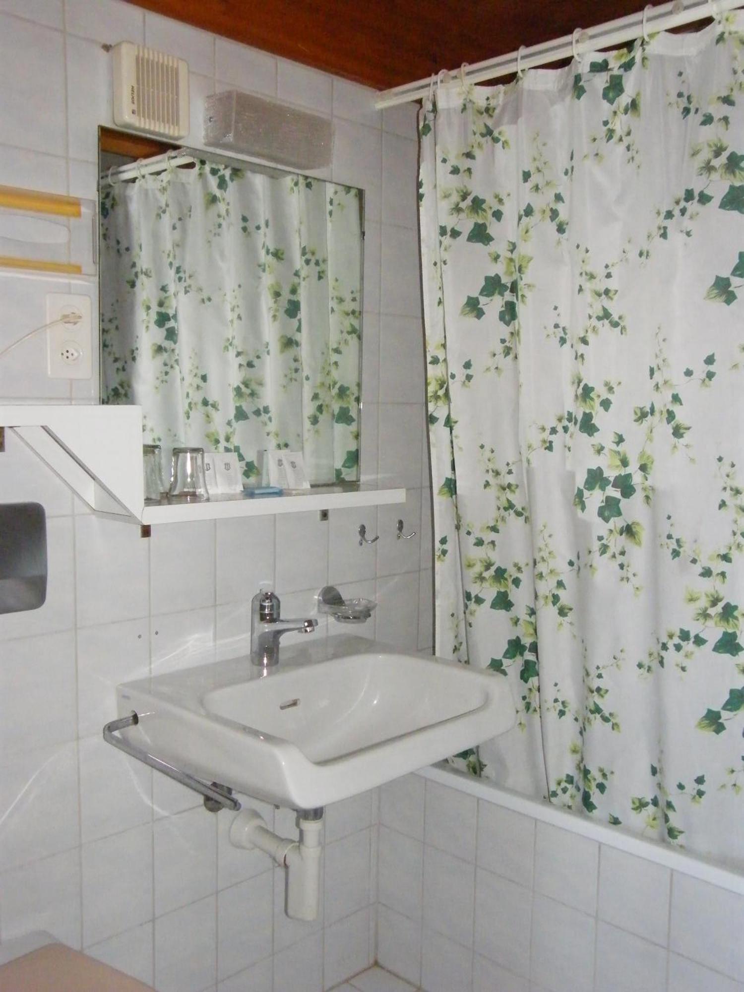 Bellevue Baeren Hotel & Restaurant Krattigen Стая снимка