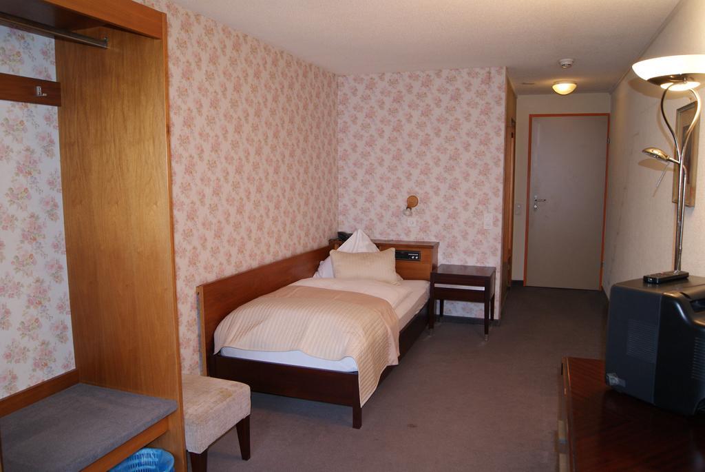 Bellevue Baeren Hotel & Restaurant Krattigen Екстериор снимка