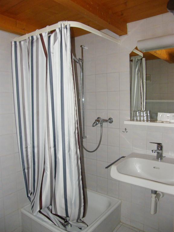 Bellevue Baeren Hotel & Restaurant Krattigen Стая снимка