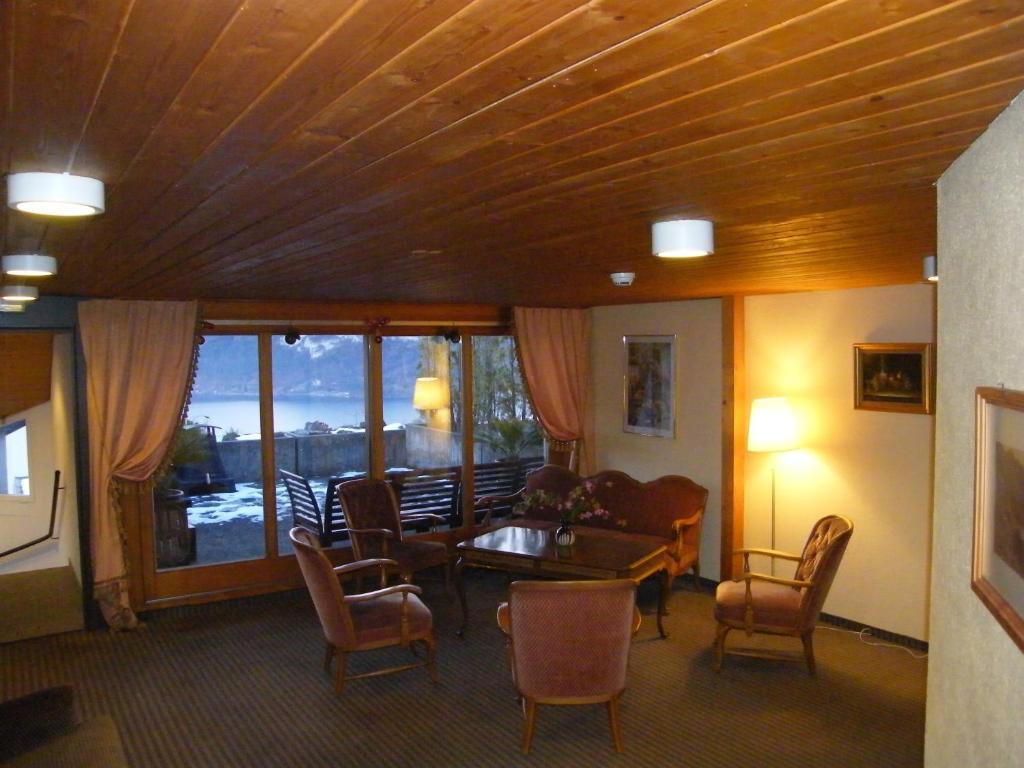 Bellevue Baeren Hotel & Restaurant Krattigen Екстериор снимка