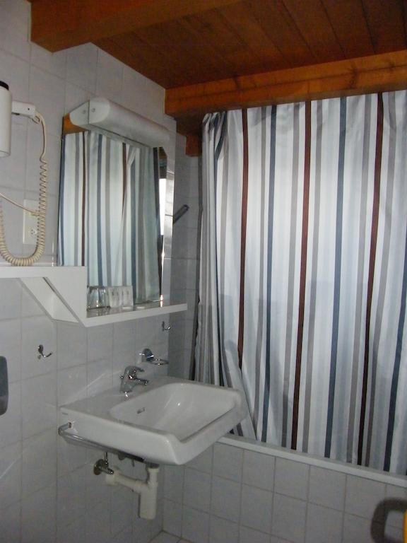 Bellevue Baeren Hotel & Restaurant Krattigen Стая снимка