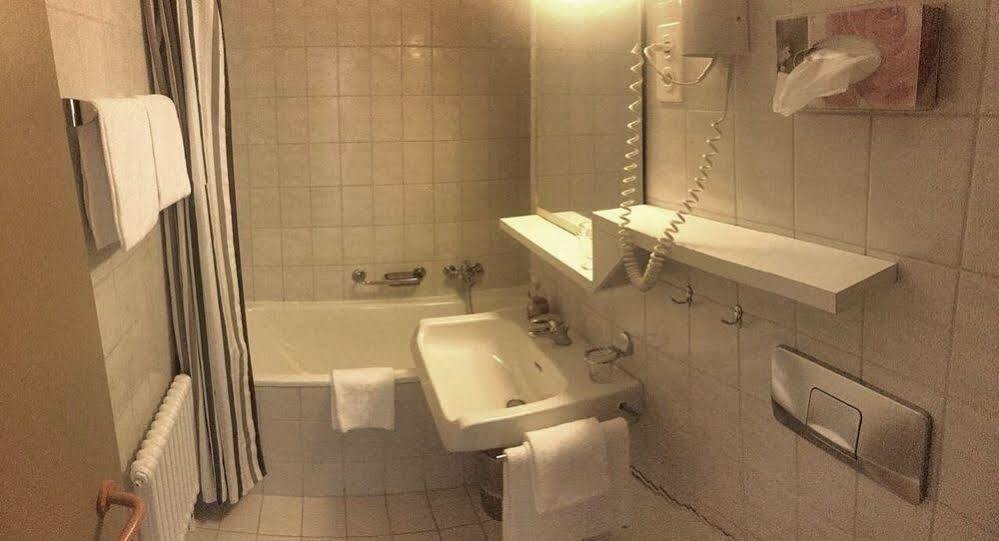 Bellevue Baeren Hotel & Restaurant Krattigen Екстериор снимка